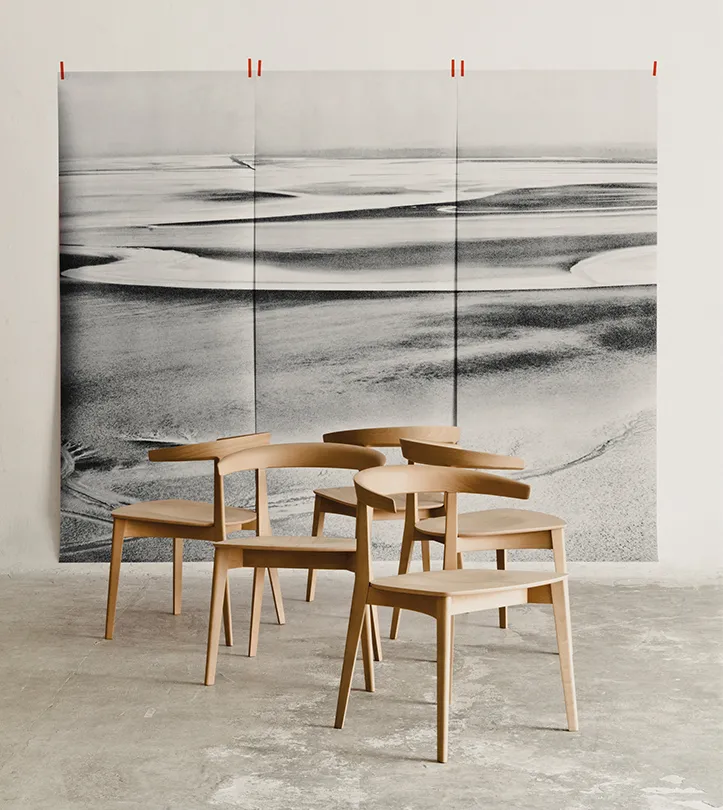 Sillas de madera de estilo minimalista